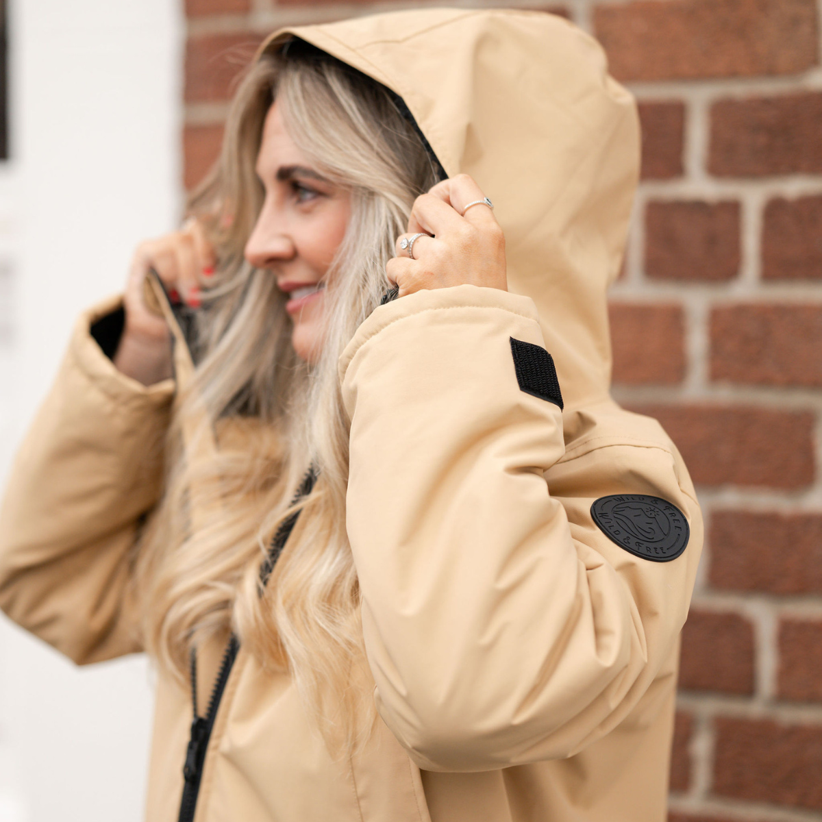 Raincoat and Changing Robe in One - The Cobe Black Edition Camel