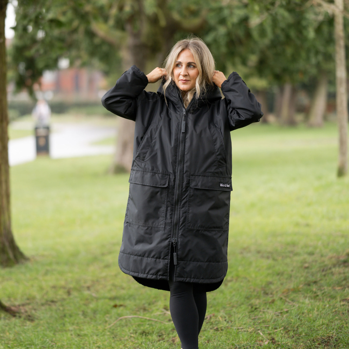 Raincoat and Changing Robe in One - The Cobe Black Edition in Black