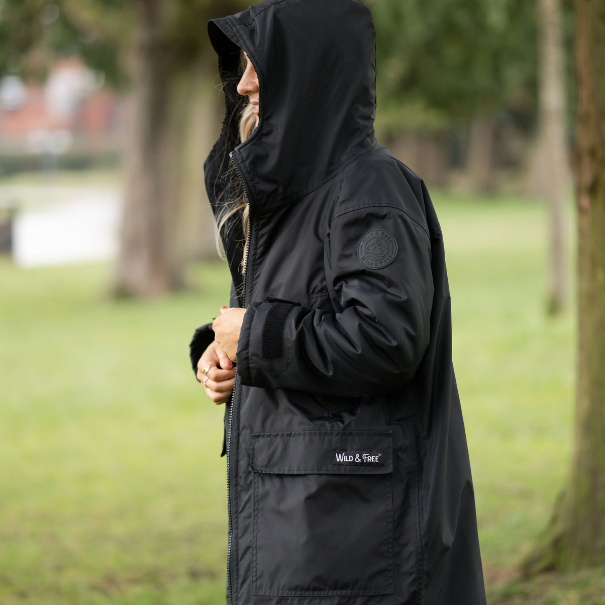 Raincoat and Changing Robe in One - The Cobe Black Edition in Black