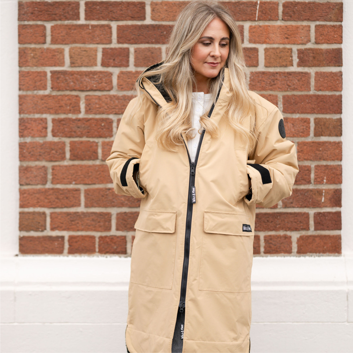 Raincoat and Changing Robe in One - The Cobe Black Edition Camel