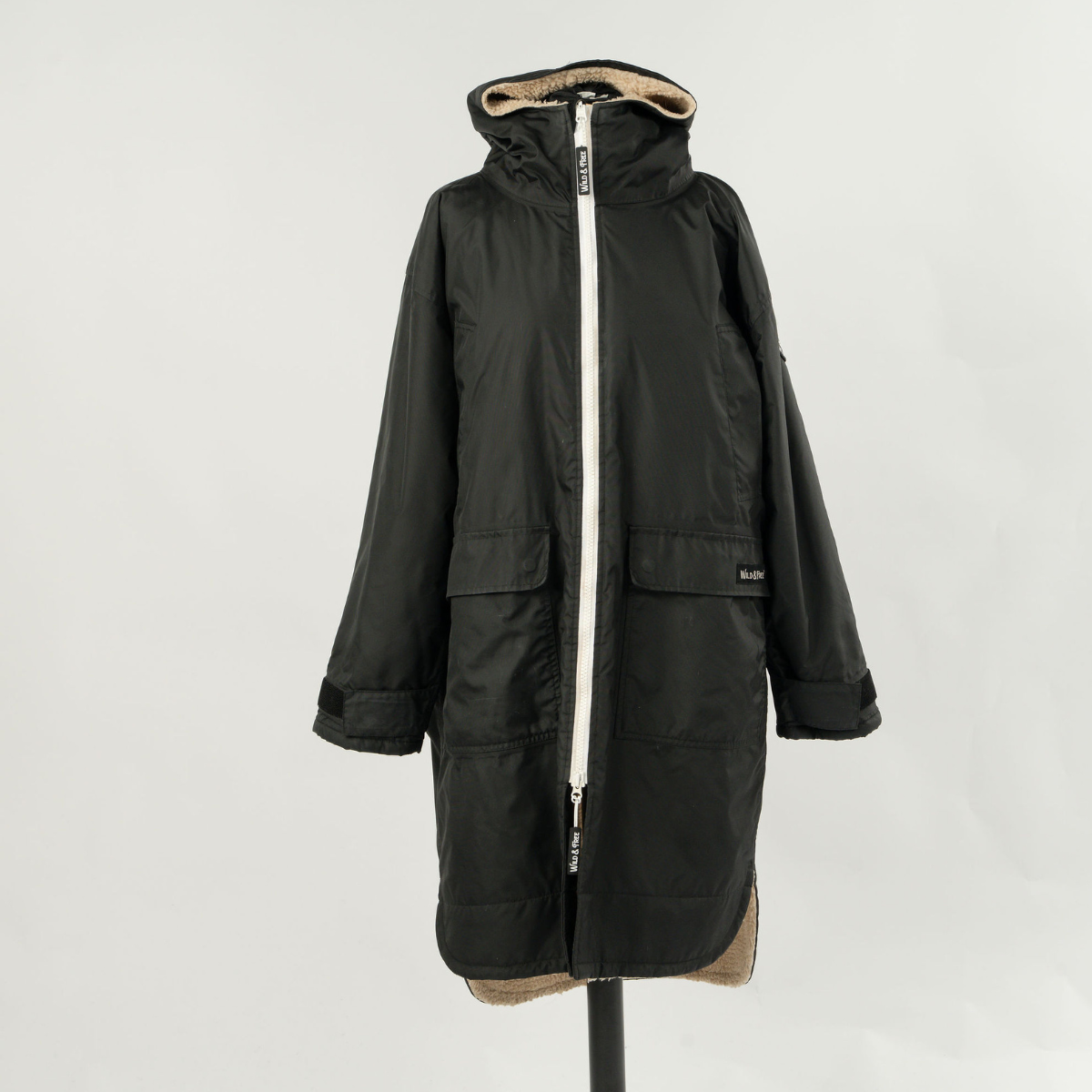 Perfectly Imperfect - Preloved Small Black Classic Cobe