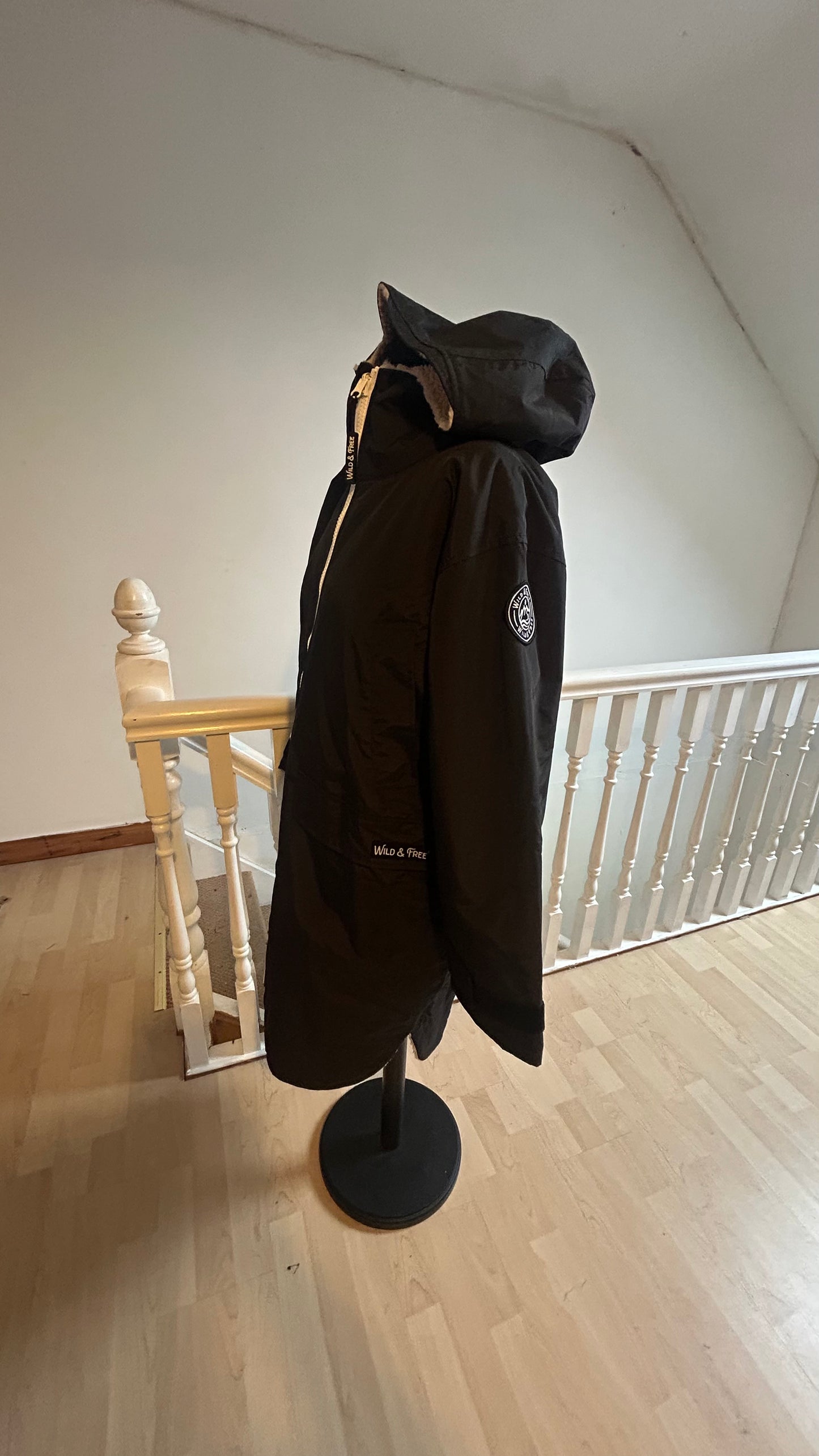 Small Classic Black Cobe - 2nd Edition - Photography Sample